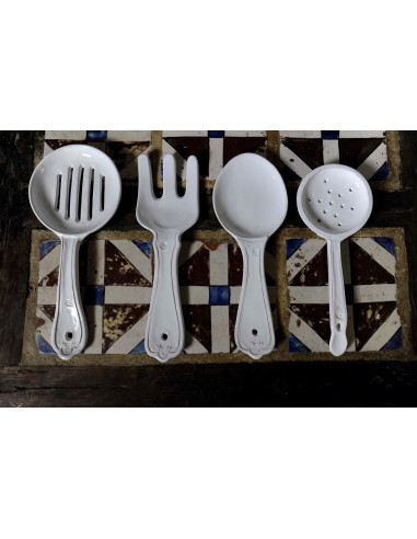 HOLES LADLE