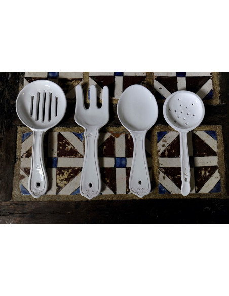 HOLES LADLE