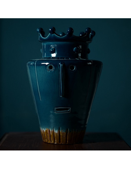 QUEEN VASE