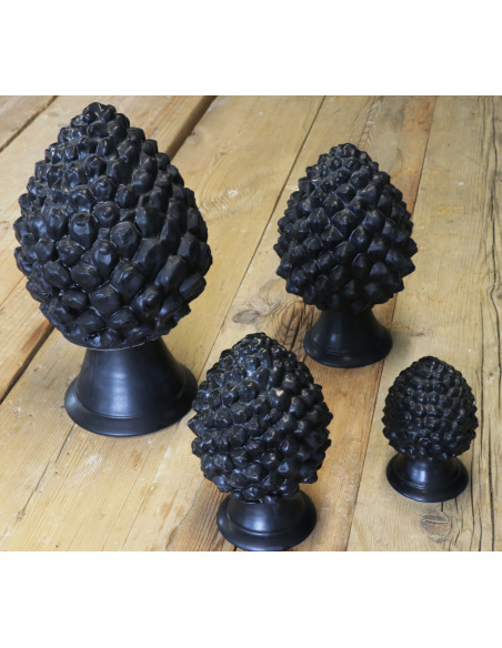 MEDIUM PINE CONE
