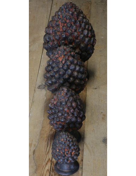 MEDIUM PINE CONE